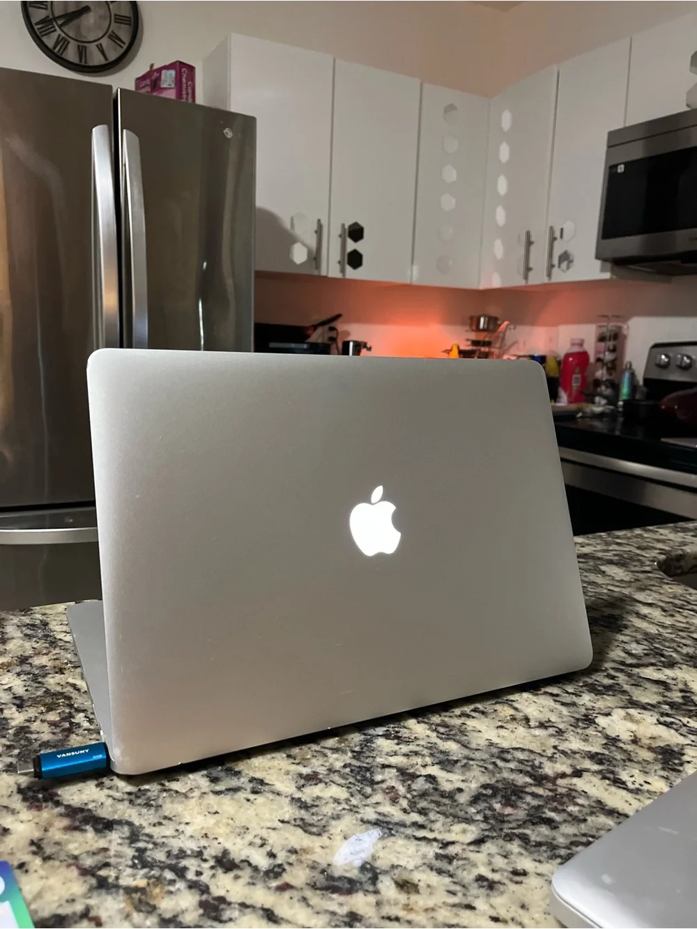 Apple MacBook Pro Silver 15-inch Core i7 16GB Somona